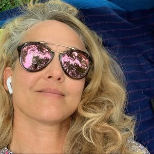 Meet your Posher, Larisa